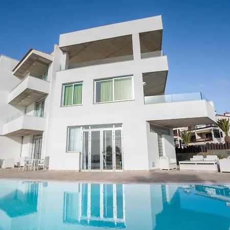 Amarilla Golf 4*